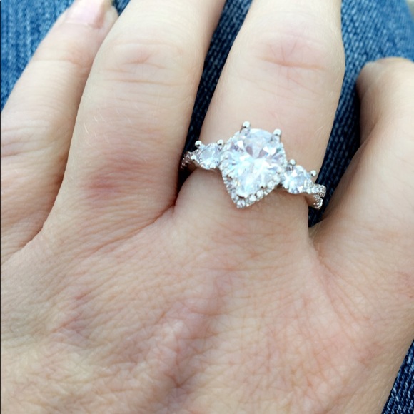 BRAND NEW .96CT PEAR SHAPE HALO .925 STERLING - Picture 4 of 7